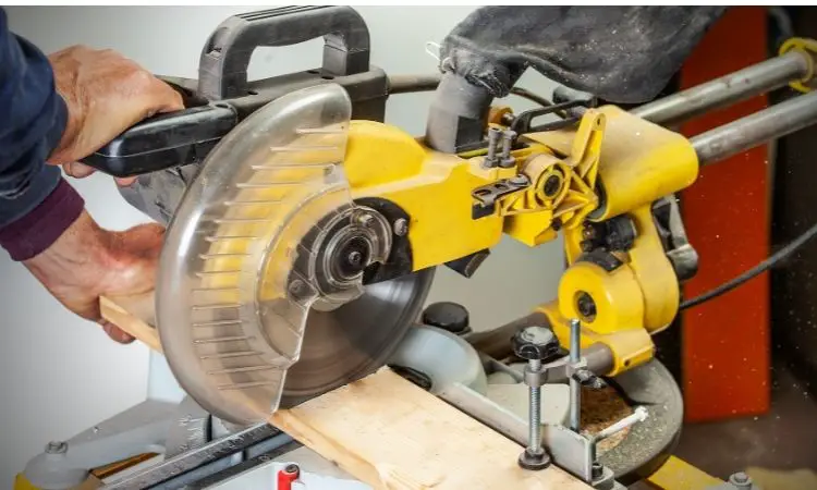 How to Cut Straight with a Circular Saw: The Ultimate guide