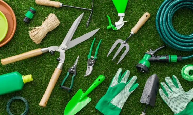 How-to-Keep-Garden-Tools-From-Rusting