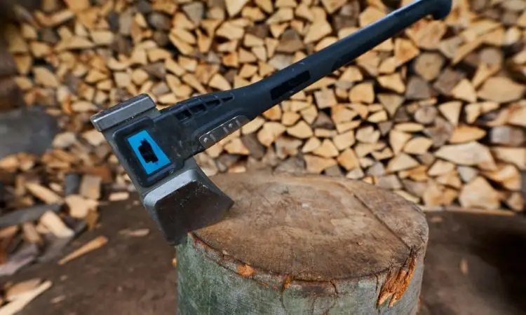 Is-Heavier-Axe-Better-For-Splitting-Wood